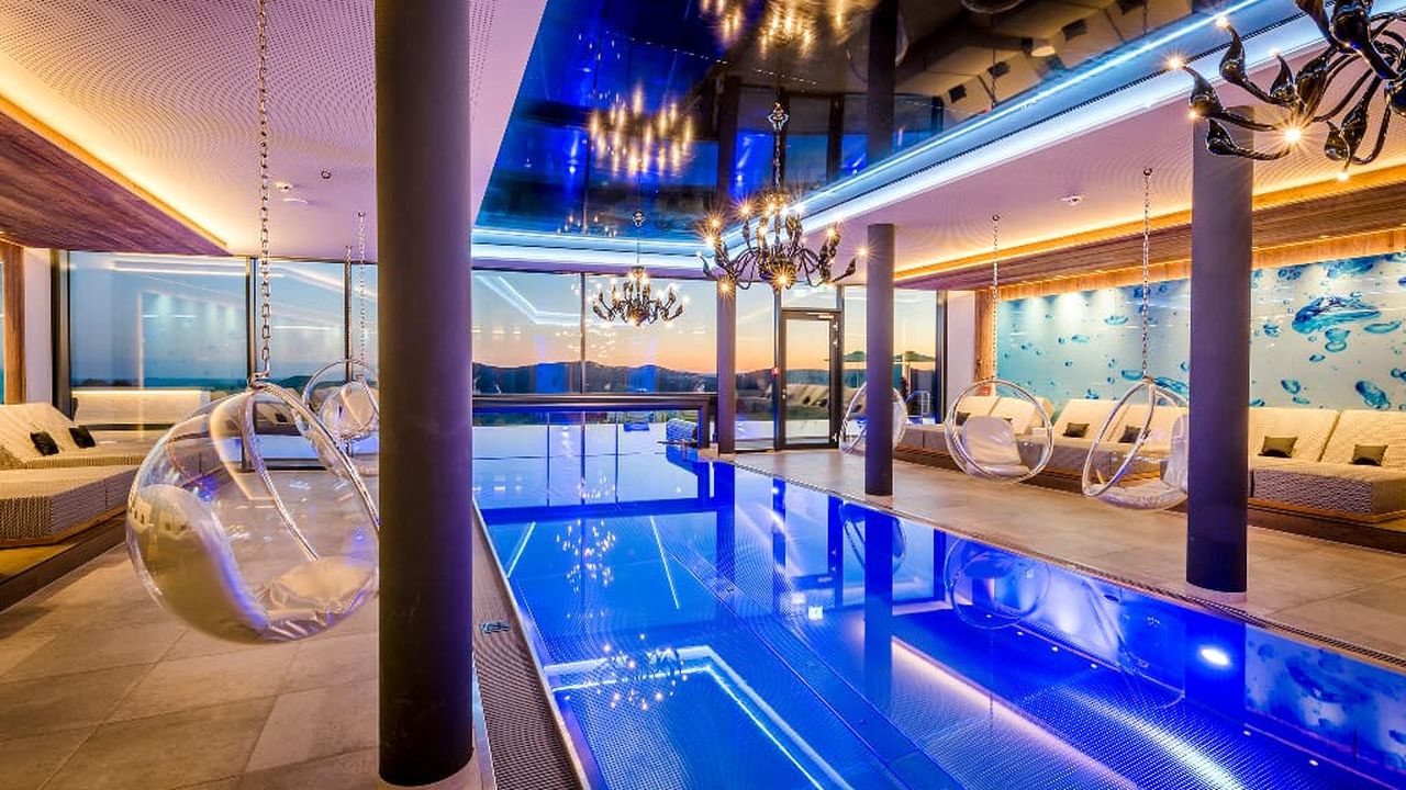 Schwimmbad mit Relax-Kugeln Schwimmbad mit Relax-Kugeln